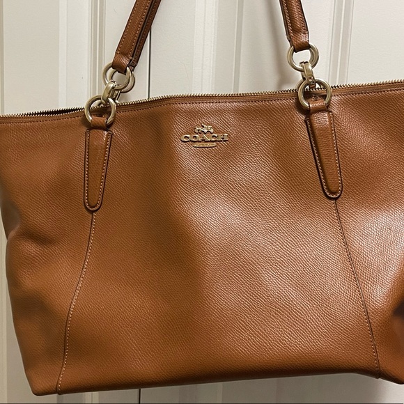 Authentic Coach Pebbled Leather Handbag - Picture 3 of 15